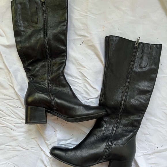 Born Black Leather Heeled Boots - Picture 5 of 7